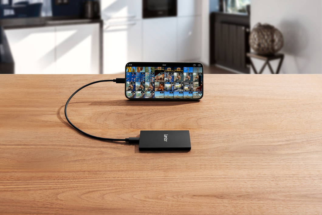Lexar SL500 Portable SSD 2TB (Mag Set Version)