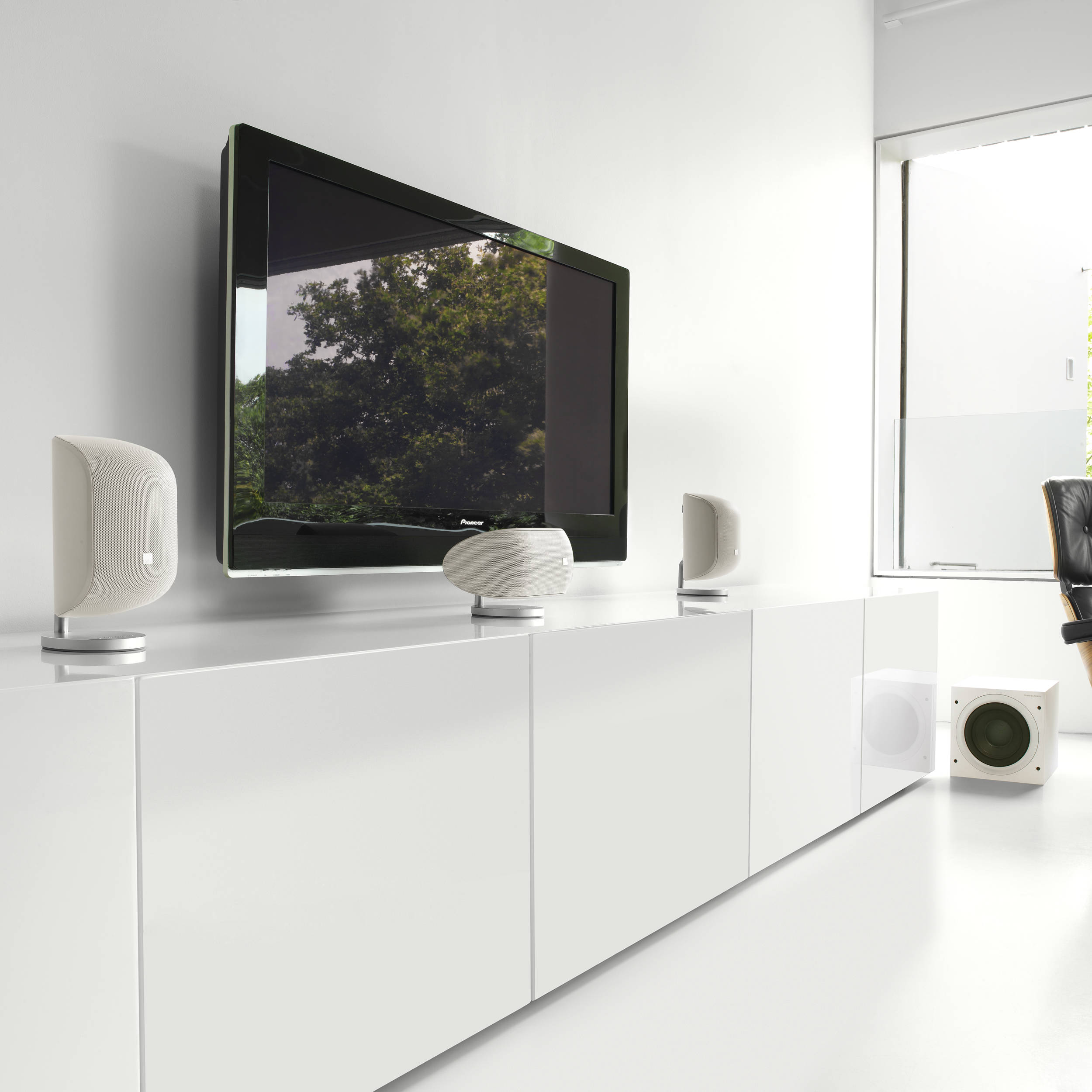 Bowers & Wilkins ASW608 (White)