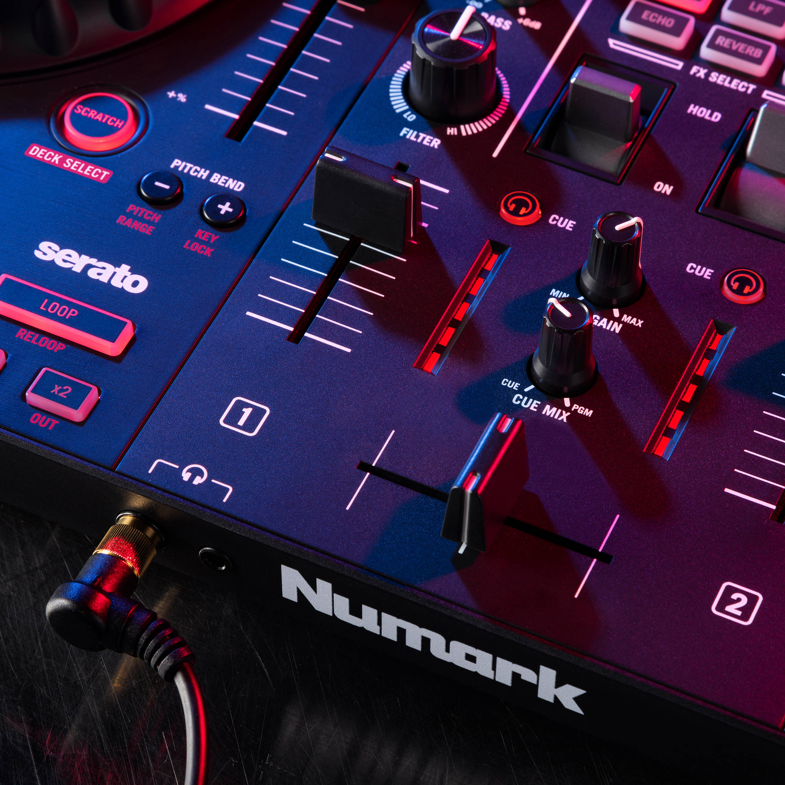 Numark Mixtrack Platinum FX