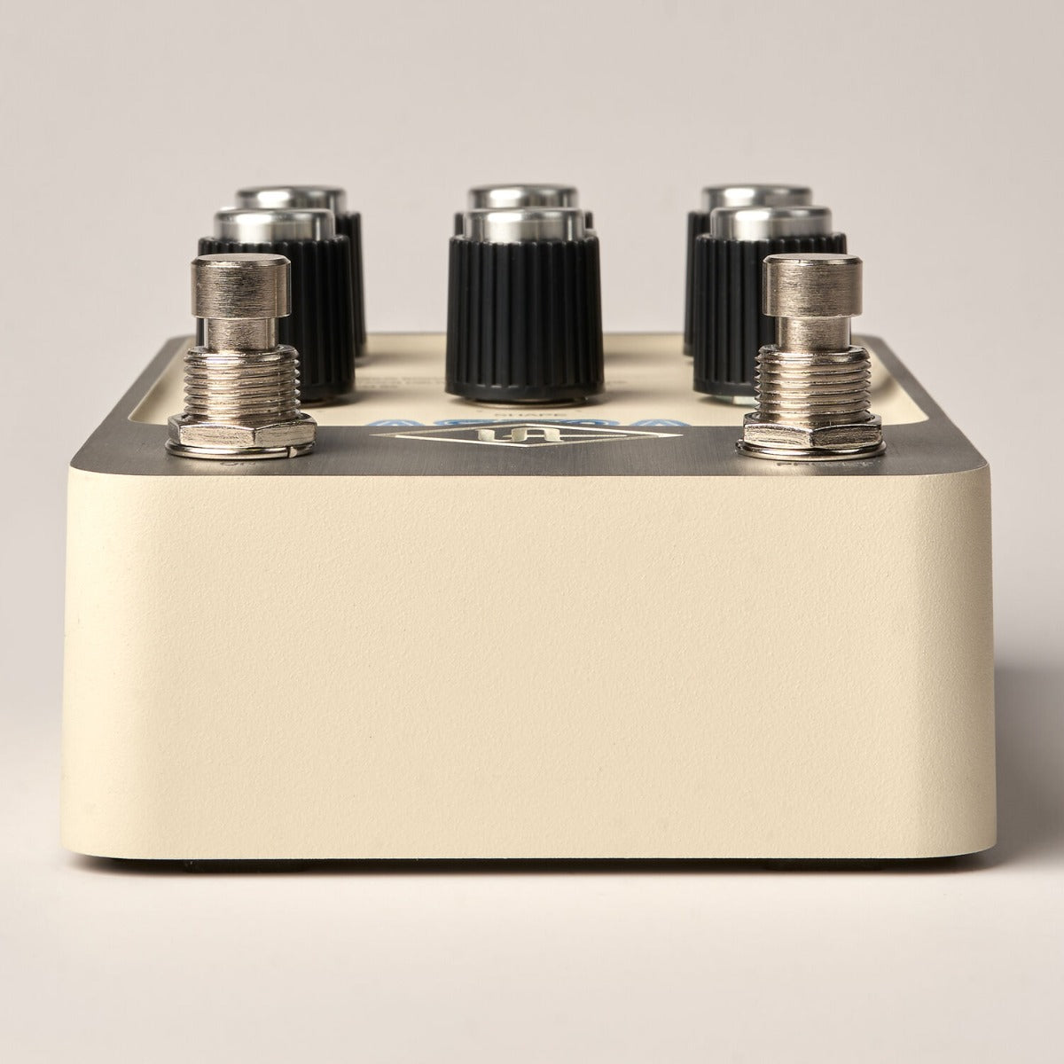 Universal Audio UAFX Astra Modulation Machine