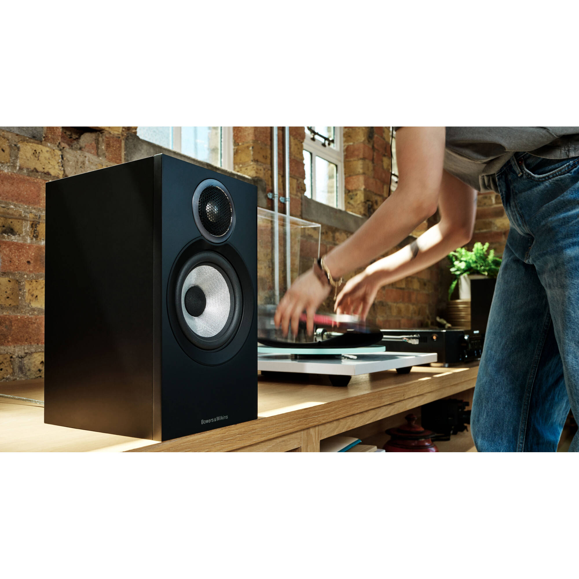 Bowers &amp; Wilkins 607 S3 (Sort)