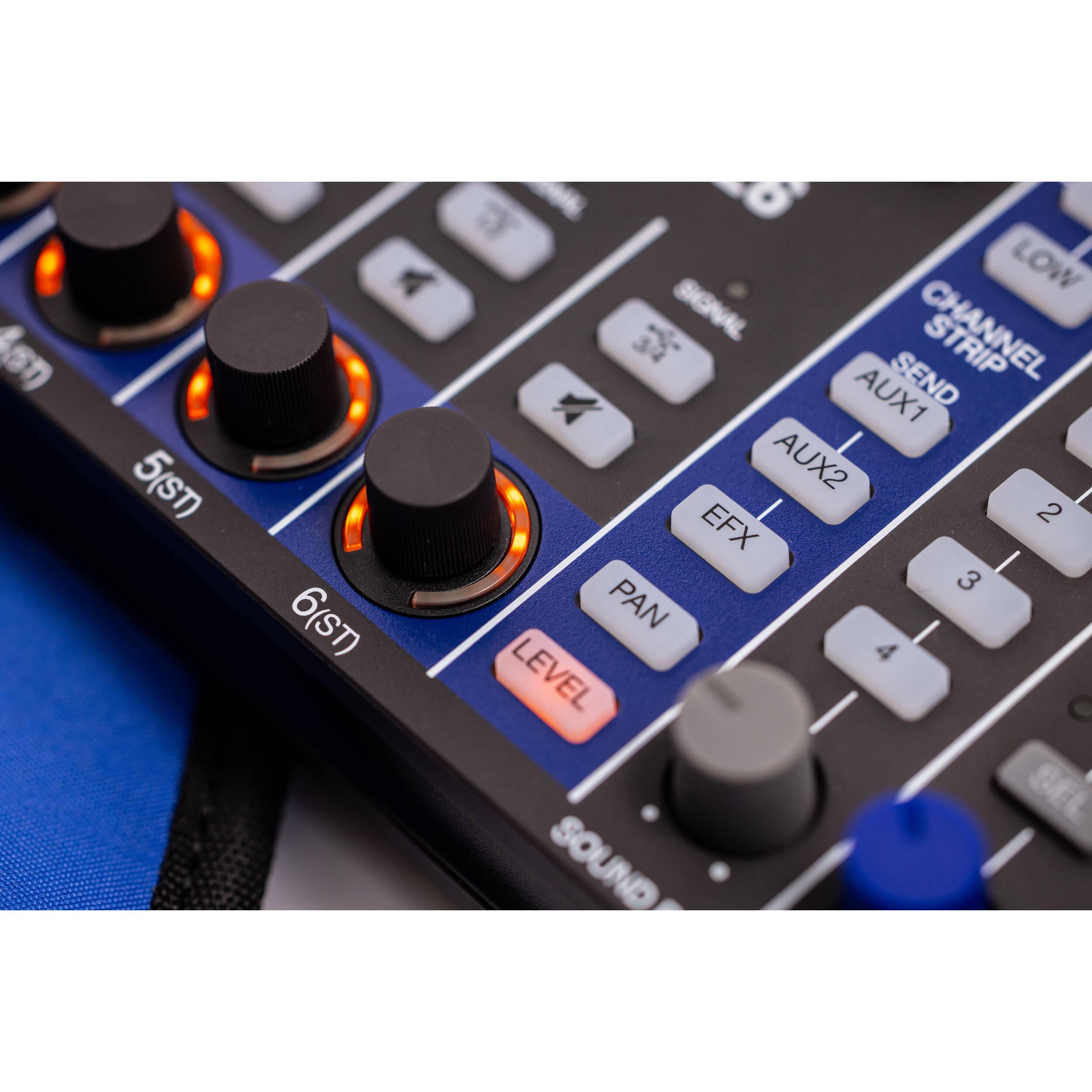 Zoom LiveTrak L-6