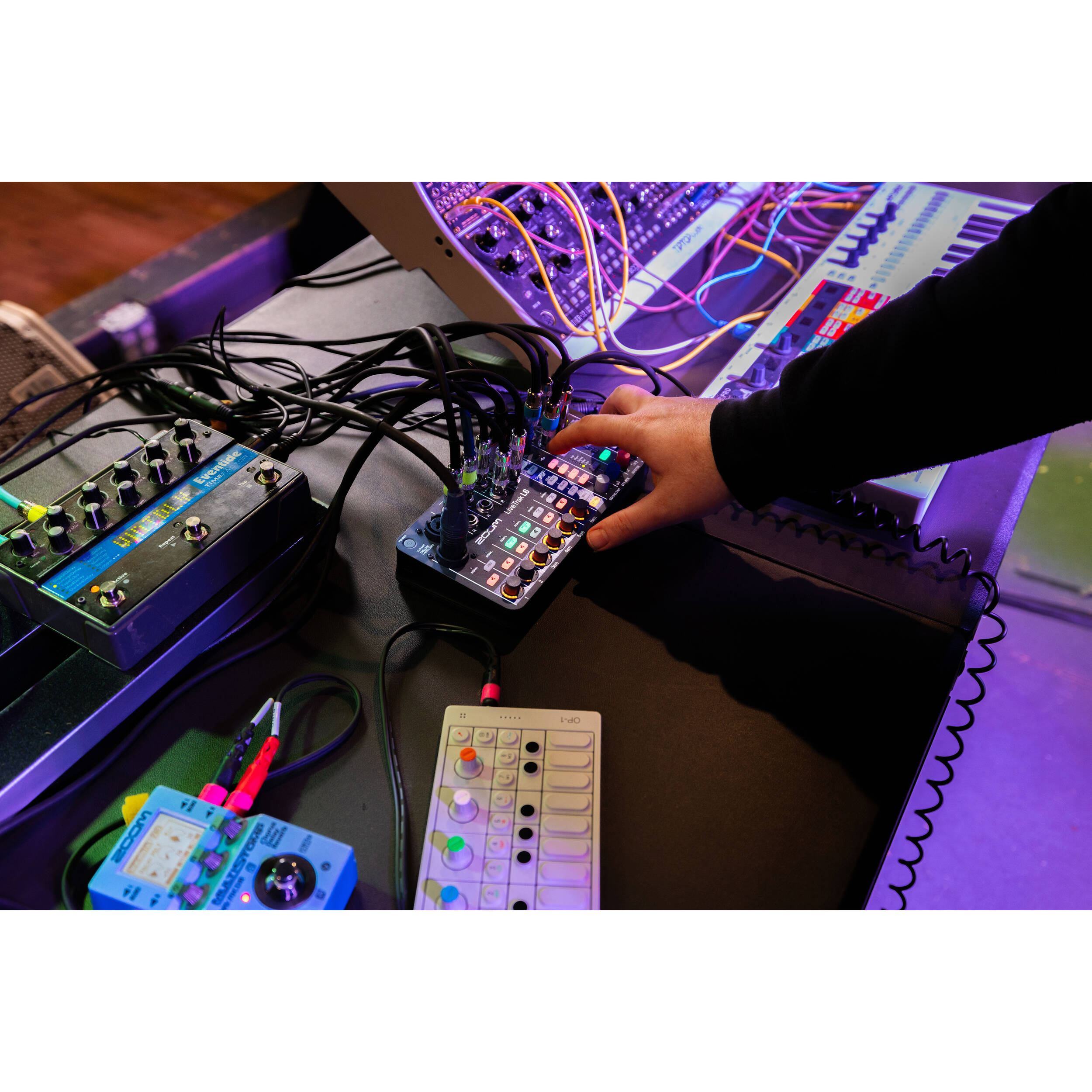 Zoom LiveTrak L-6