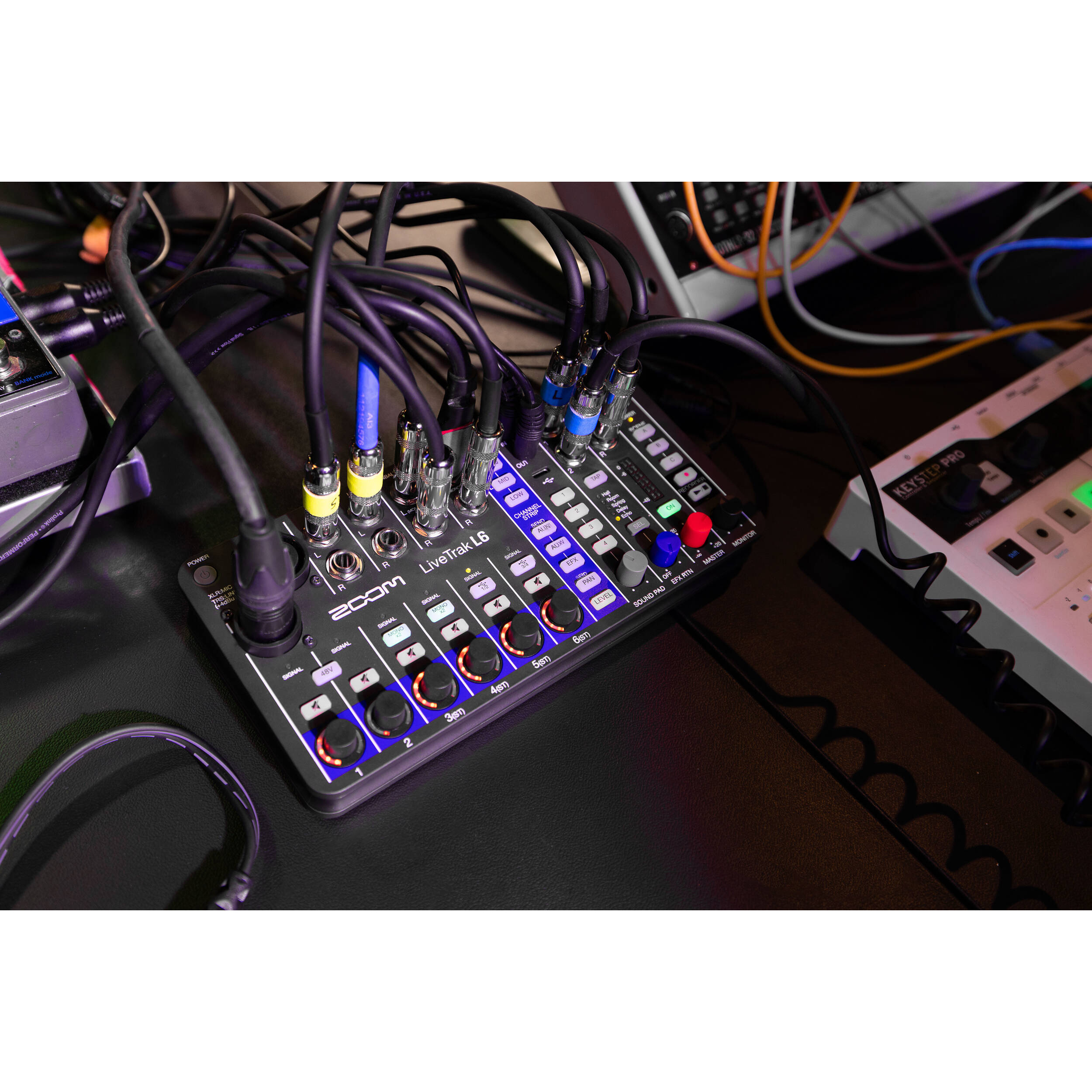 Zoom LiveTrak L-6