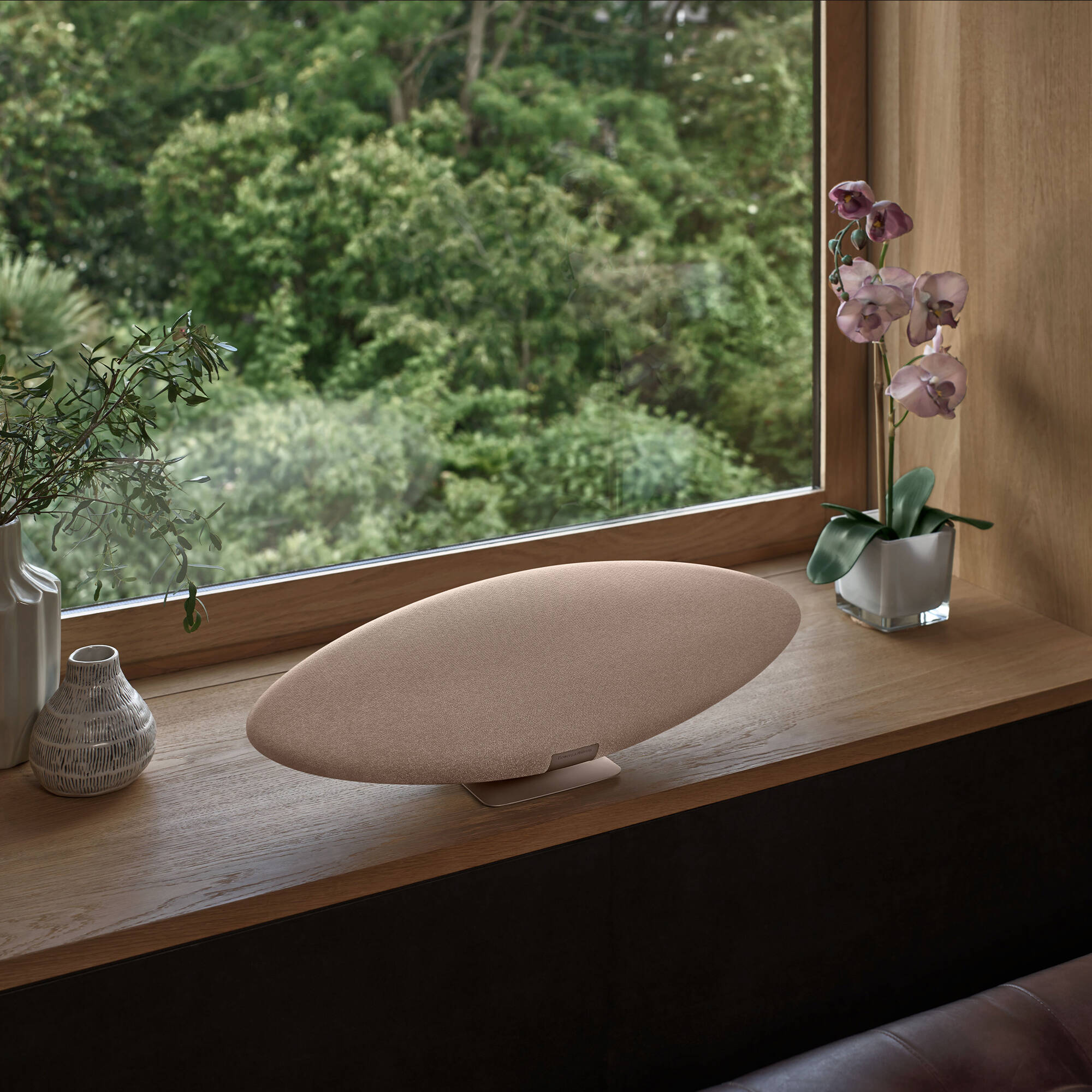 Bowers & Wilkins Zeppelin Pro Edition (Solar Gold)