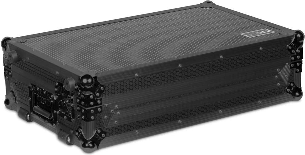UDG Ultimate Flight Case Pioneer DDJ-REV7 Sort Plus (Laptophylde + Hjul, U91077BL)
