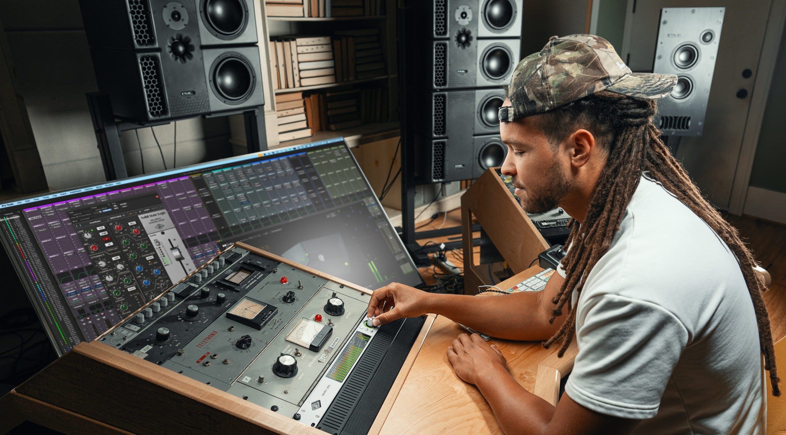 Universal Audio Apollo x16 Gen 2 (Essentials+ Edition) 