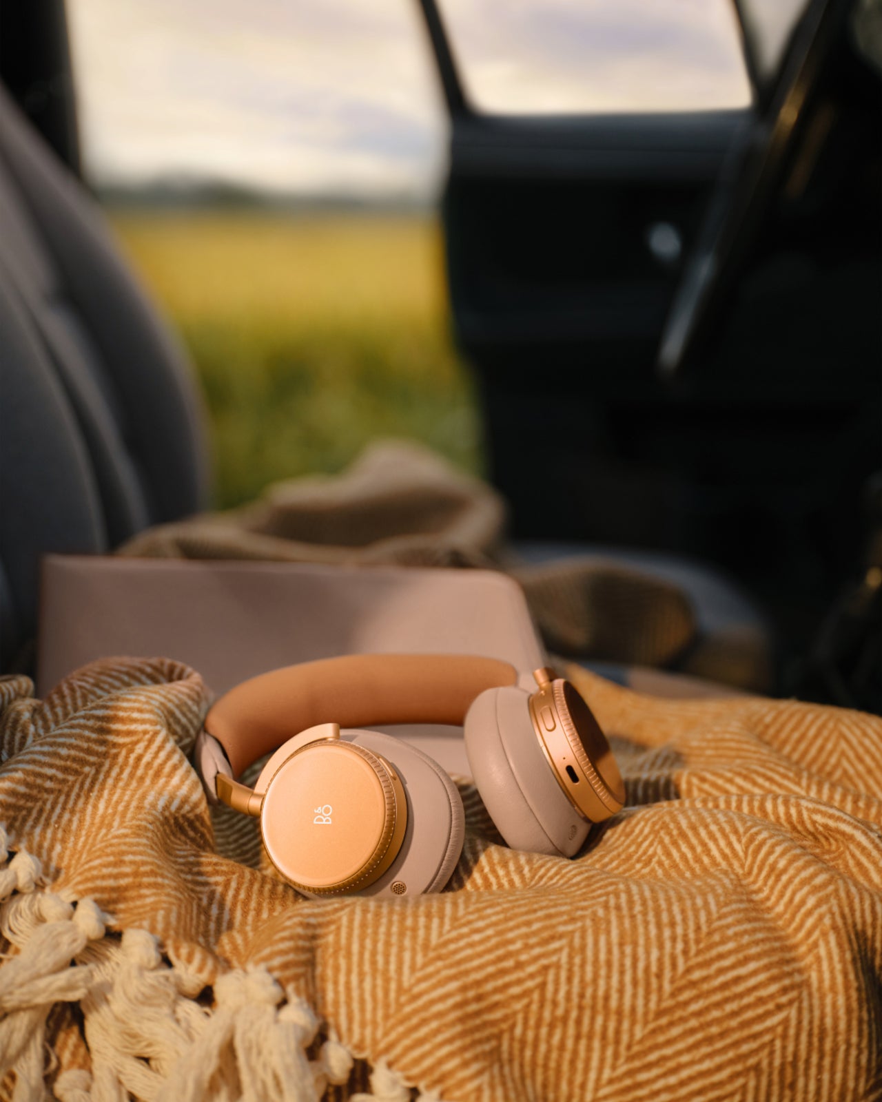Bang &amp; Olufsen Beoplay H100 (Sunset Apricot)