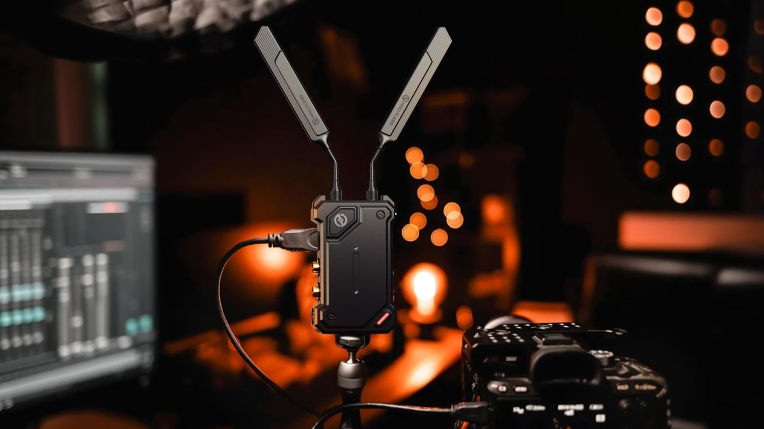 Hollyland Cosmo C2 (2TX+1RX, Wireless Video Transmission System)