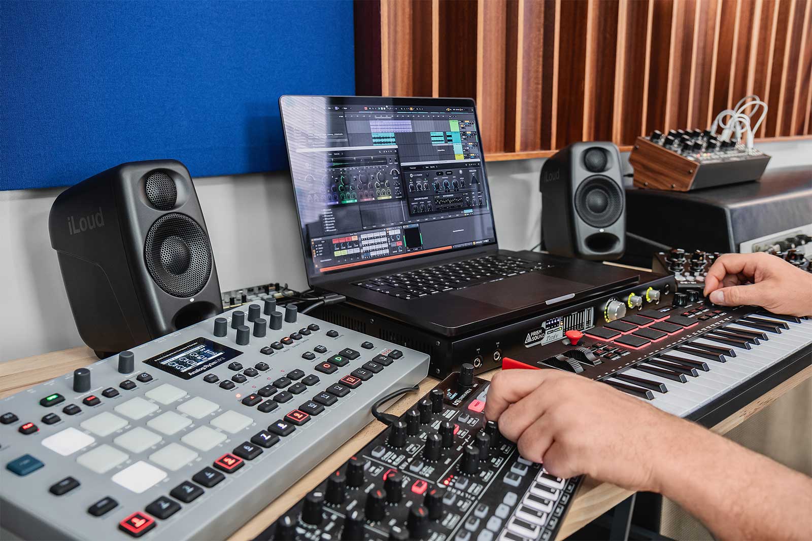 IK Multimedia iLoud Micro Monitor Pro (Sort, Par)