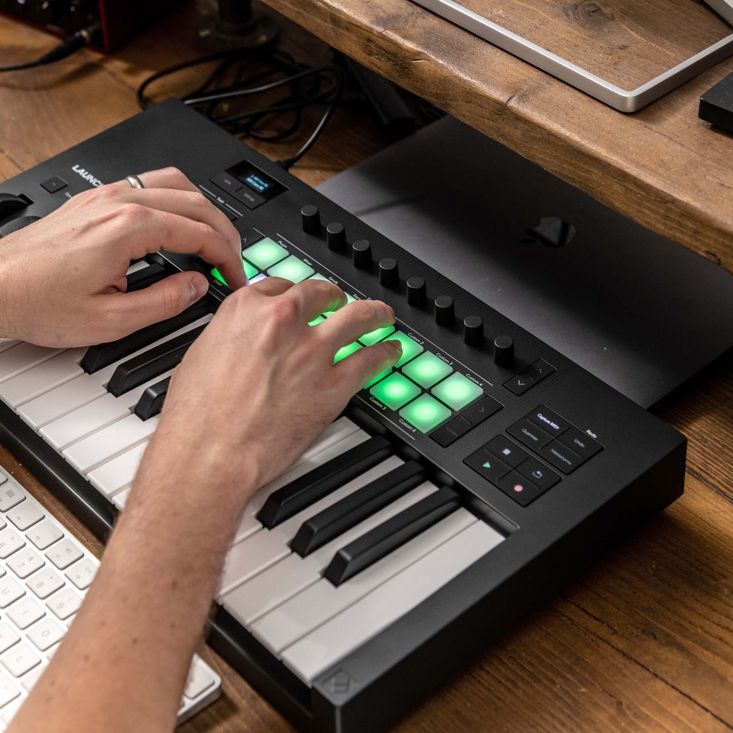 Novation Launchkey 25 MK4 