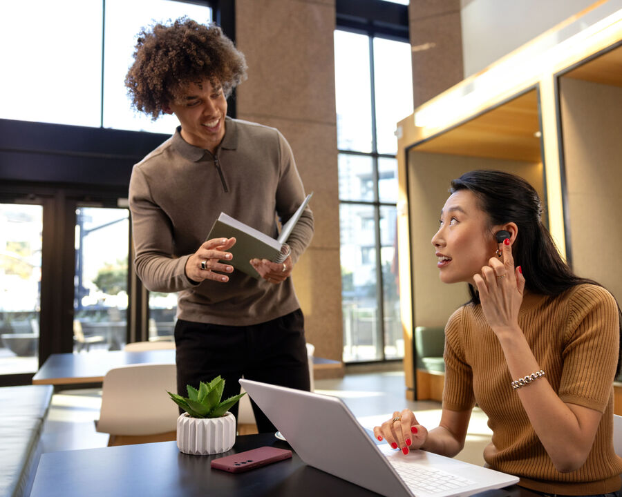 Denon PerL PRO (Sort)