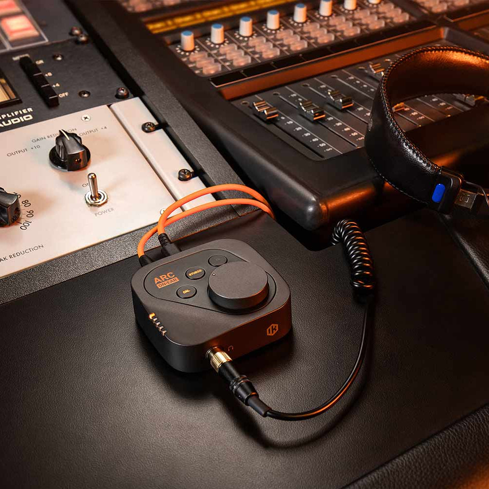 IK Multimedia ARC ON EAR
