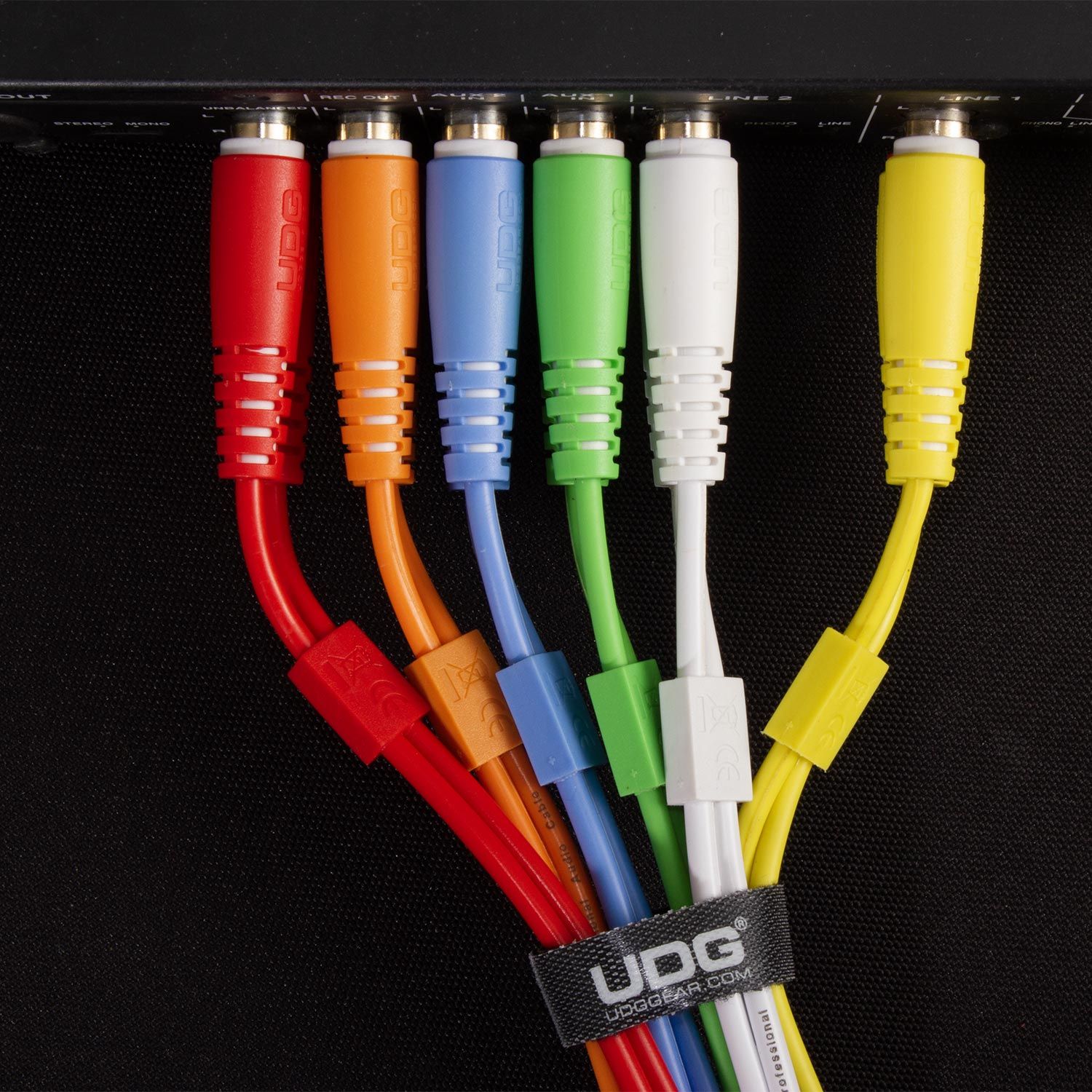 UDG Ultimate Audiokabelsæt RCA Lige - RCA Vinklet Sort 3m (U97005BL)