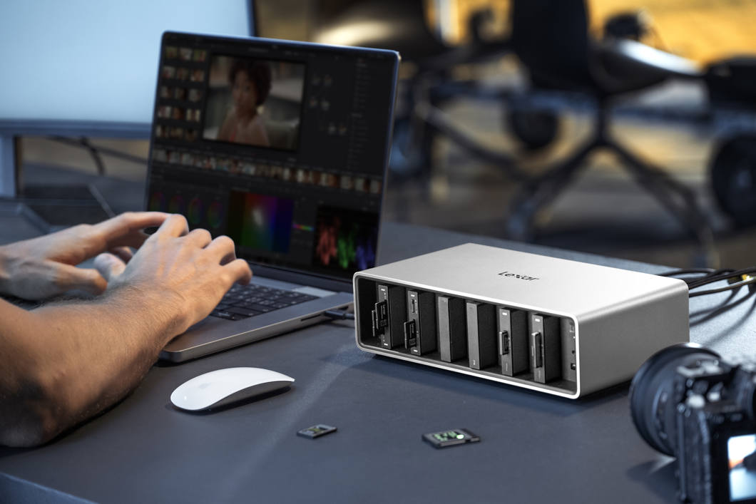 Lexar Workflow Go (med Thunderbolt4 Uplink, 6-moduls bay)