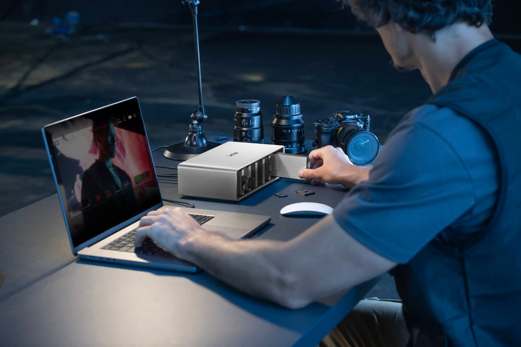 Lexar Workflow Go (med Thunderbolt4 Uplink, 6-moduls bay)