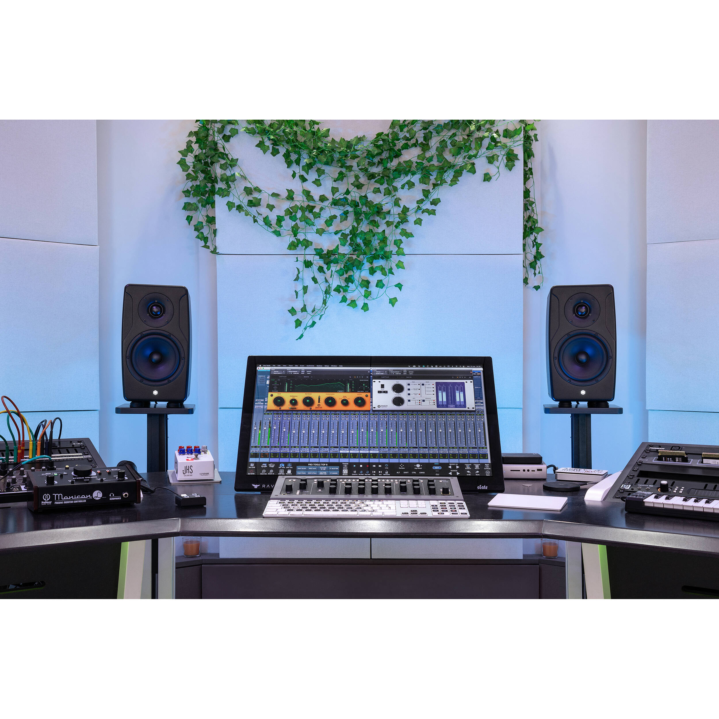 IK Multimedia iLoud Precision 6 MK2