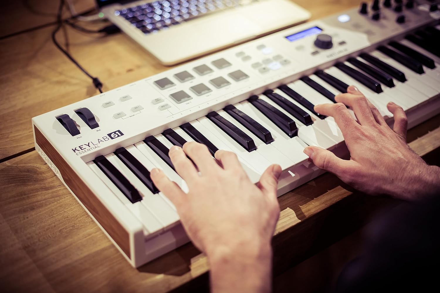 Arturia KeyLab Essential 61 MK3 (White, B-Stock)