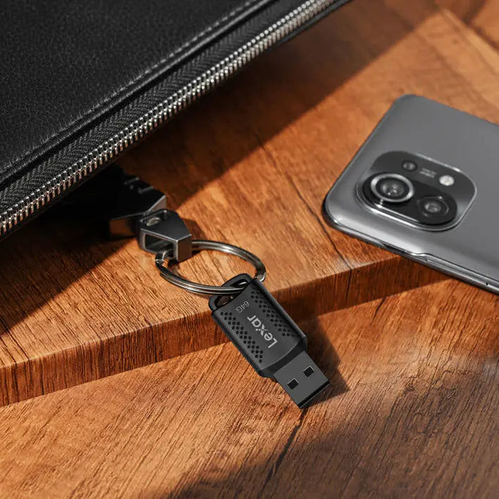 Lexar JumpDrive V400 Flash Drive R100 (USB 3.0)