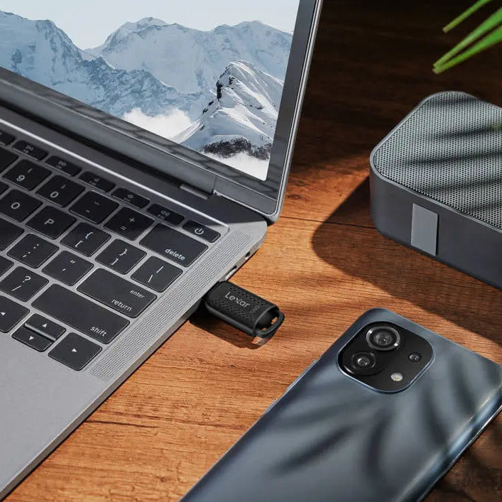 Lexar JumpDrive V400 Flash Drive R100 (USB 3.0)